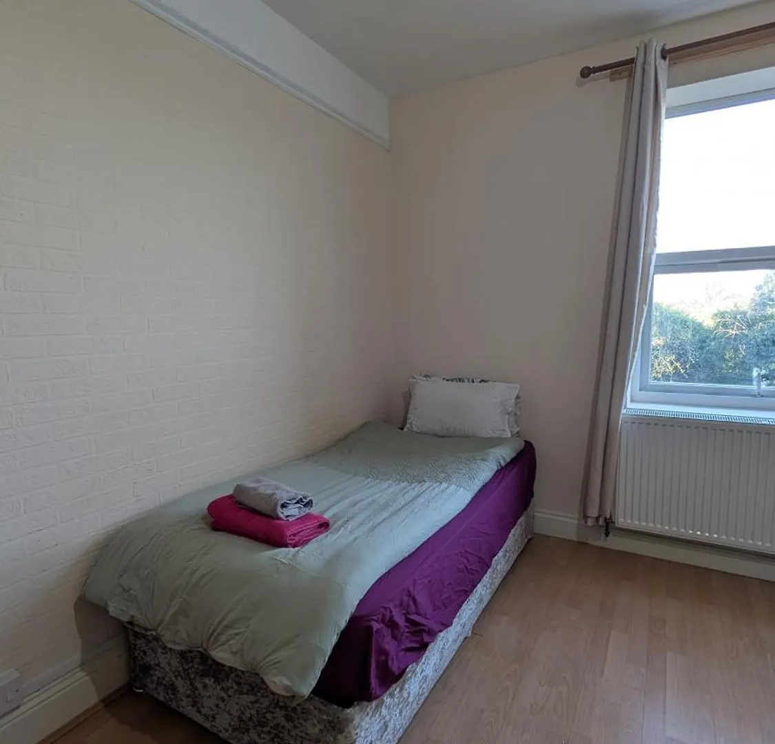 Big Double Bedroom Near Football And Cricket Ground And Railwaystation 59 Nottingham Habitación en casa particular