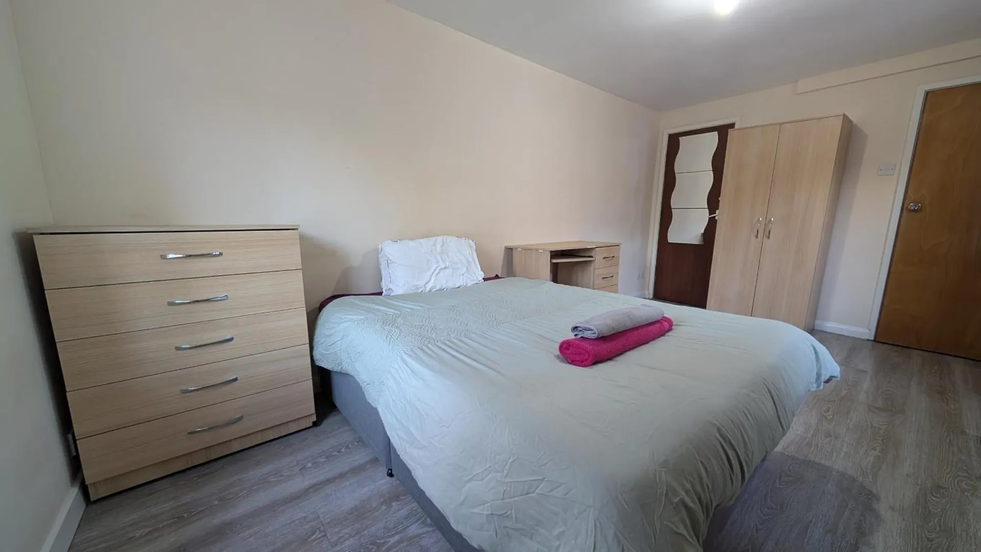 Big Double Bedroom Near Football And Cricket Ground And Railwaystation 59 Nottingham 0*,  Reino Unido